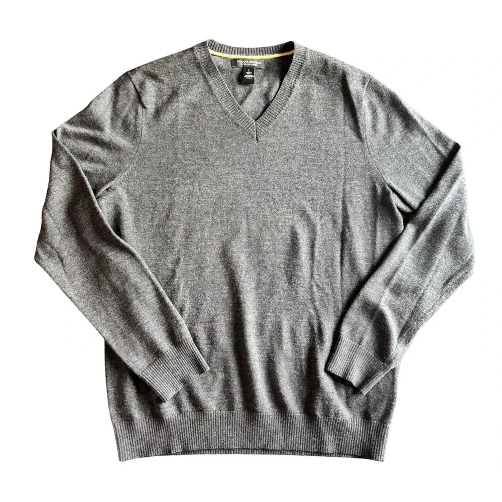 Banana Republic Mens Gray Extra Fine Merino Wool V-Neck Sweater‎ Large RN54023